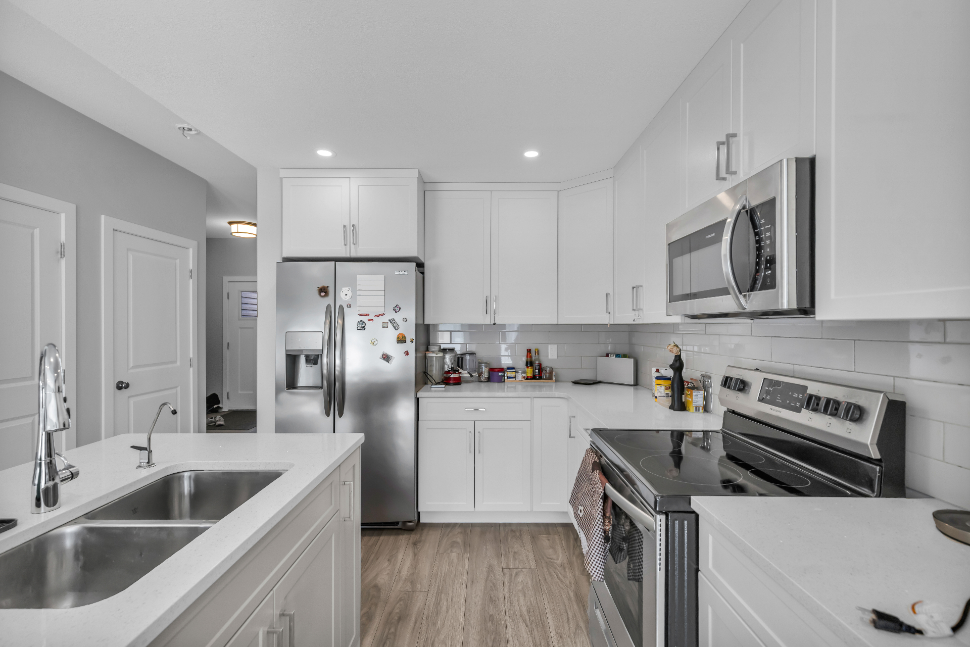 原价$43.5万,现价$42.49万！Brighton社区，步行至商圈，带独立后院的联排出售! - 2